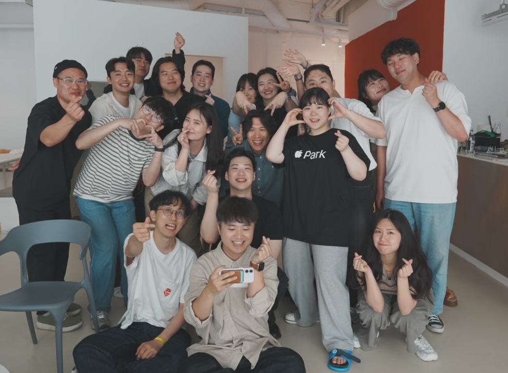 이번 권에 모인 21명의 단체 사진