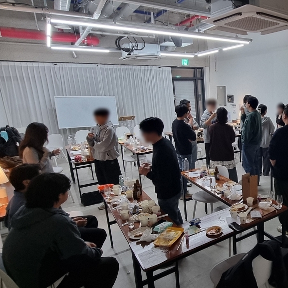 술트럭파티 모임 한 장면